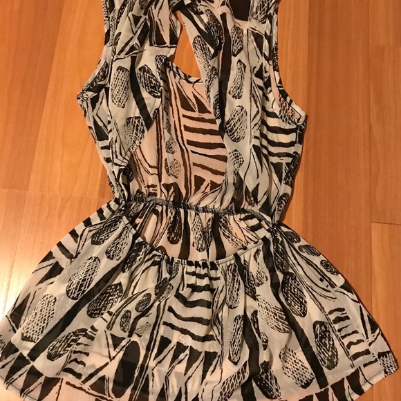 Forever21 black and white top - Picture 3 of 3